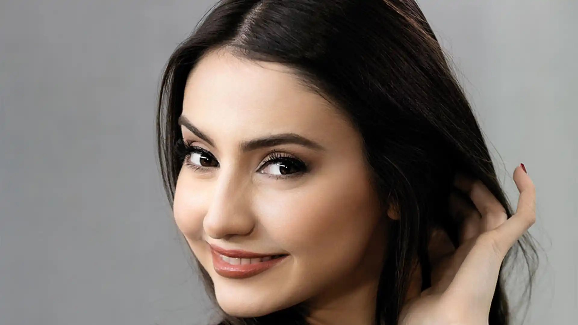 Bridal makeup by Mansi Beauty Studio, the top makeup artist in Auckland, showcasing flawless makeup and elegant style.